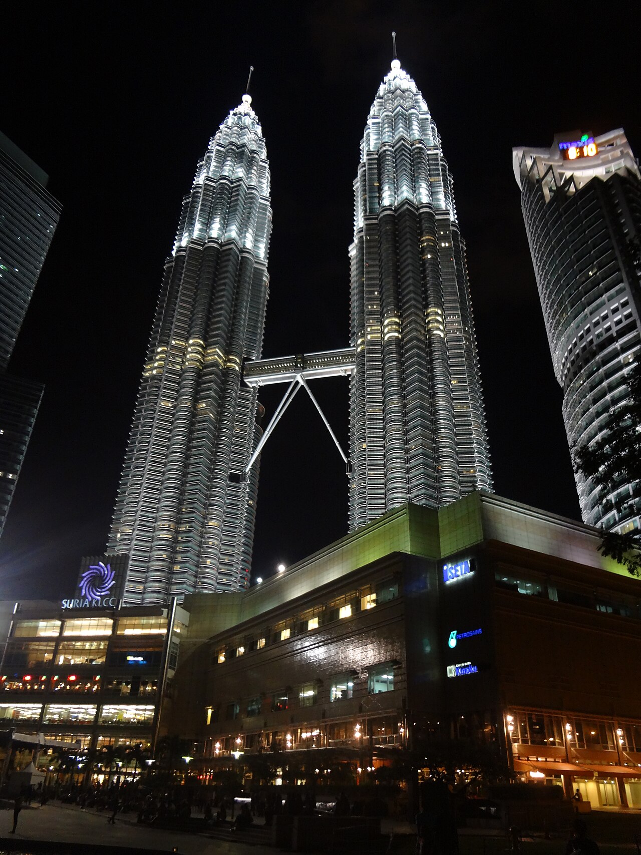 Petronas Twin Towers at night